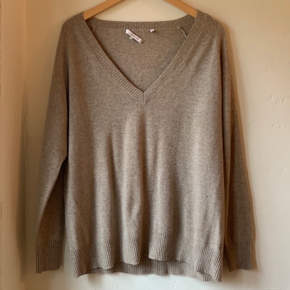 V neck sweater from 360 Cashmere - Picture 2 of 6